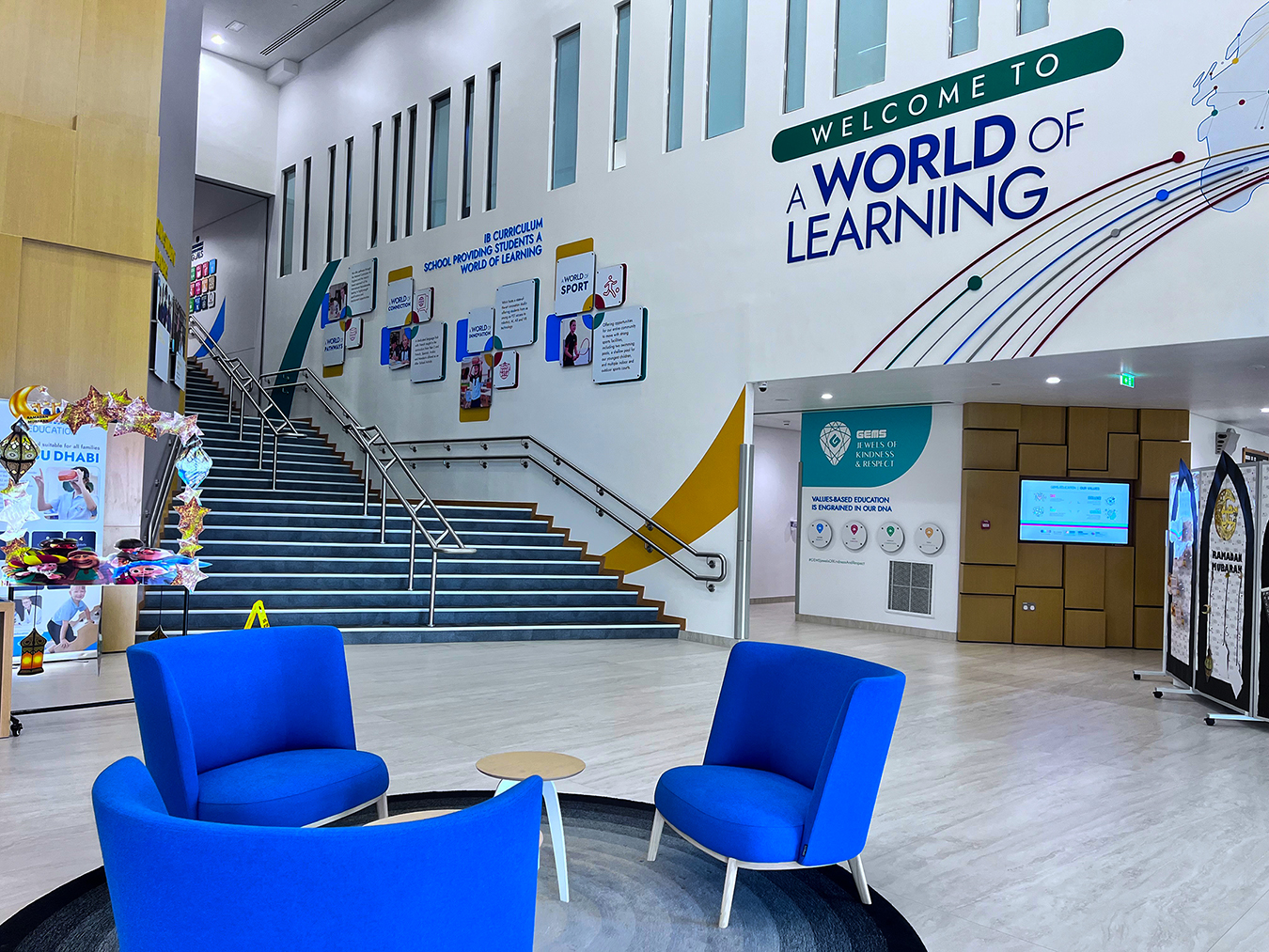 Haupteingang und Empfang GEMS World Academy Abu Dhabi 2024 SchoolsCompared.com Review Visit