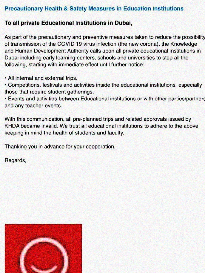Offizieller KHDA-Brief, in dem die Schulen über das neue Veranstaltungsverbot informiert werden. Das Verbot ist Teil der raschen Reaktion der Regierung von Dubai, Kinder, Familien, Eltern und Lehrer vor den Auswirkungen des Coronovirus Covid-19 zu schützen und seine Ausbreitung im Falle einer Infektion zu begrenzen.