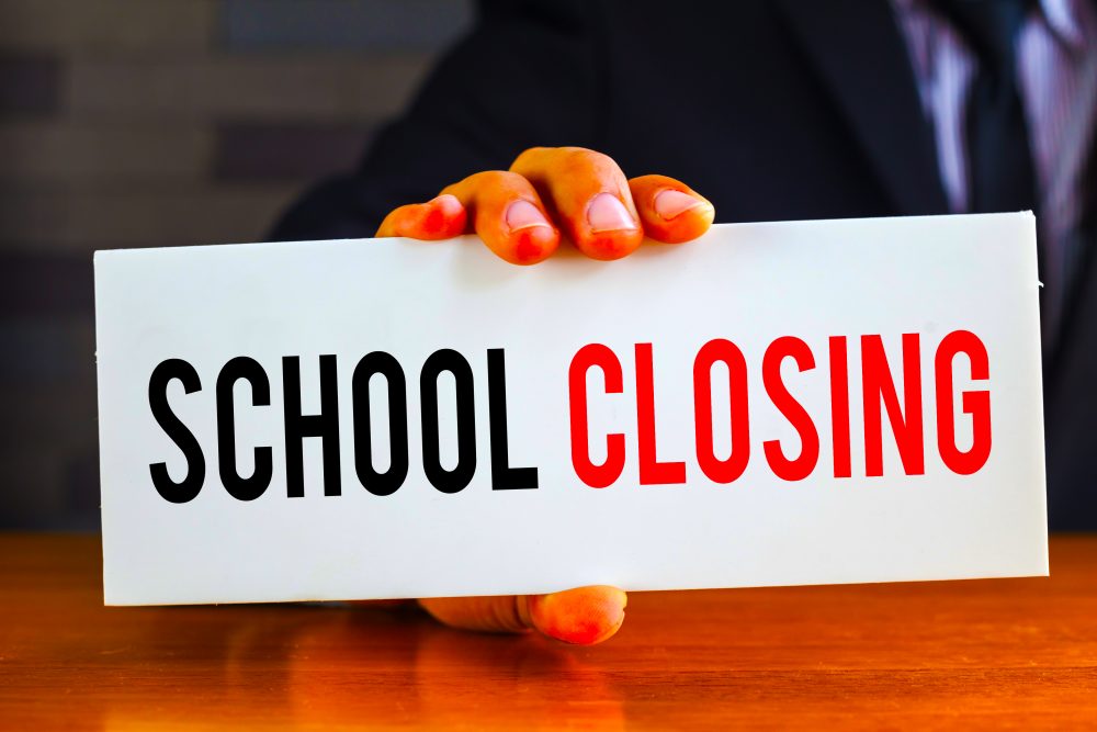 Jede Schule in den VAE wird geschlossen, da die Regierung der VAE Maßnahmen gegen das Coronavirus Covid-19 2020 ergreift. Schulen in Dubai, Abu Dhabi und Sharjah reagieren bereits