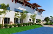 Hauptgebäude an der Safa British School in Dubai. Architektonisch und thematisch bewerten wir diese Schule als die schönste in Dubai.