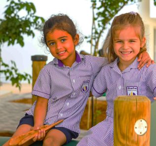 SMSC Gold Award Internationaler Unterricht und ein starkes Engagement für die ethischen Werte des britischen Lehrplans lassen Freundschaften an der Safa British School in Dubai gedeihen
