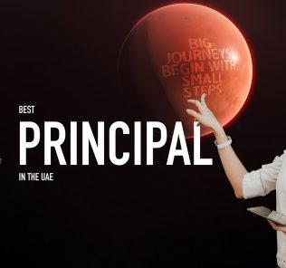 جائزة SchoolsCompared.com لأفضل مدرسة لأفضل مدير في الإمارات 2021