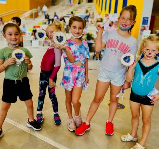 Das Festival of School geht an die Arcadia School in Dubai – hier zeigen Kinder, die sich an einem Tag voller Aktivitäten, Abenteuer, Lernen und Inspiration austoben.