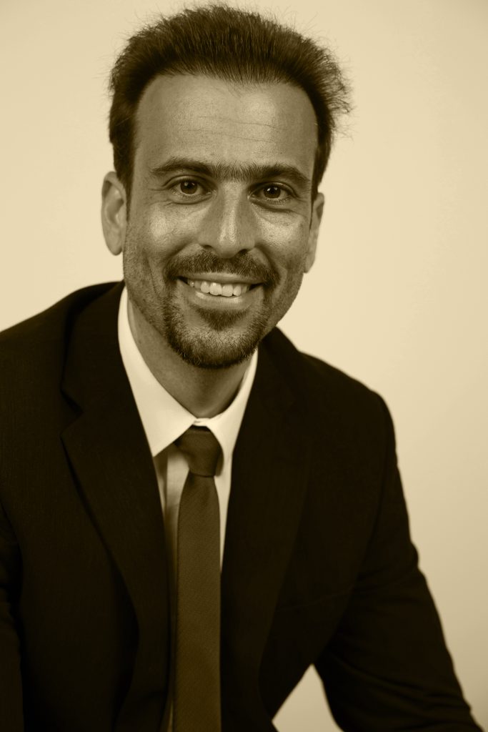 صورة أيمون سبعاوي ، عضو المجلس الاستشاري ومحكم في جوائز المدارس الكبرى للمدارس