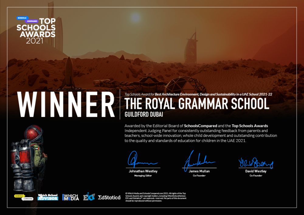 مدرسة رويال جرامر جيلدفورد دبي الحاصلة على جائزة المدارس Compared.com لأفضل المدارس لأفضل بيئة معمارية وتصميم واستدامة في مدرسة الإمارات العربية المتحدة 2021-22