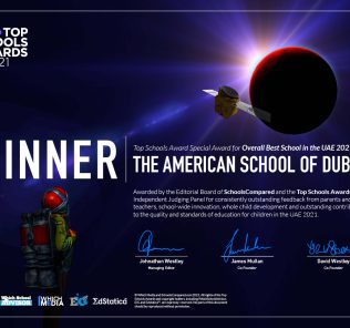 تُمنح جائزة SchoolsCompared.com الخاصة لأفضل مدرسة بشكل عام في الإمارات 2021-22 إلى: المدرسة الأمريكية في دبي