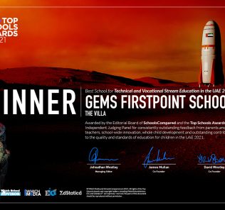 حصلت مدرسة GEMS FirstPoint على جائزة أفضل تعليم تقني في الإمارات العربية المتحدة 2021 في حفل توزيع جوائز SchoolsCompared.com لأفضل المدارس في دبي