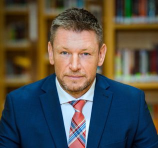 Photograph of Jared Nolan, Principal and Chief Executive Officer of Al Yasmina Academy in Dubai - an Aldar Education British curriculum school. Mr Nolan writes on the future of schools in the aftermath of Covid-19 and its recent variant Omicron.