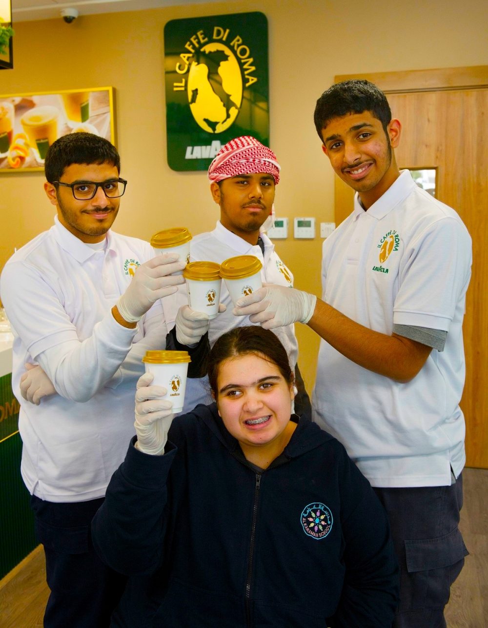 طلاب من أصحاب الهمم في مقهى أبو ظبي في دائرة التعليم والمعرفة يضغطون للحصول على مؤهلات مهنية