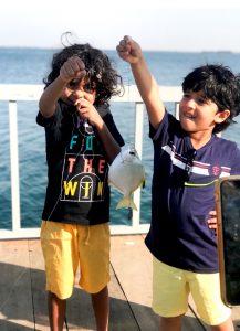 يمكن أن يكون لمغادرة الإمارات العربية المتحدة تأثير كبير على الأطفال عندما تصبح وطنهم. مناقشة حول كيفية التعامل مع الوافدين.