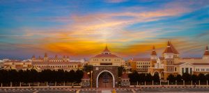 Repton School Dubai bei Sonnenaufgang. Die schönste Schule in Dubai? Wahrscheinlich.