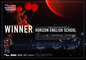Horizon English School 2022 – Glücklichste Schule für Kinder Der Gewinner des Top Schools Award feiert Back to School 2022 mit Luftballons, Jongleuren und Glück