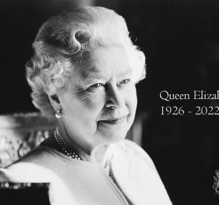 Photograph og Queen Elizabeth II on her death in a published obituary in the UAE