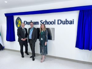 Das Team von SchoolsCompared bei der offiziellen Eröffnung der Durham School Dubai