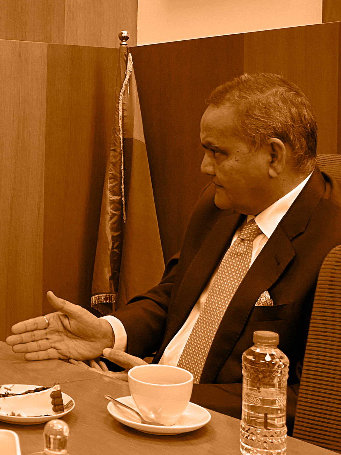 دينيش كوثاري ، رئيس مجلس إدارة Interstar Education والمدير الإداري لمدارس DPS في جميع أنحاء الإمارات العربية المتحدة ، يناقش الهند والتعليم مع المدارس مقارنة في عام 2023