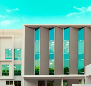 مدرسة الصفا المجتمعية في العمارة في دبي - قسم من مركز Sixth Form Center الجديد يسلط الضوء على استثمار بقيمة 52 مليون درهم في الهندسة المعمارية والمرافق عالية الجودة لطلاب ما بعد 16