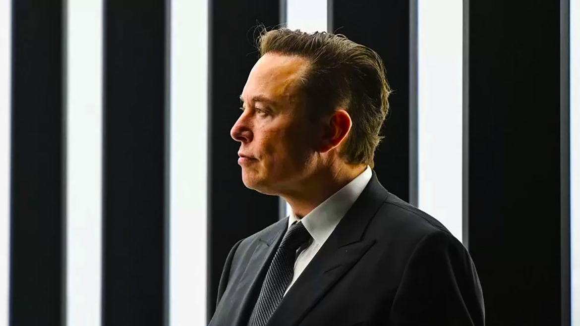 يحذر Elon Musk من أننا بحاجة إلى إيقاف تطوير الذكاء الاصطناعي الآن قبل فوات الأوان.