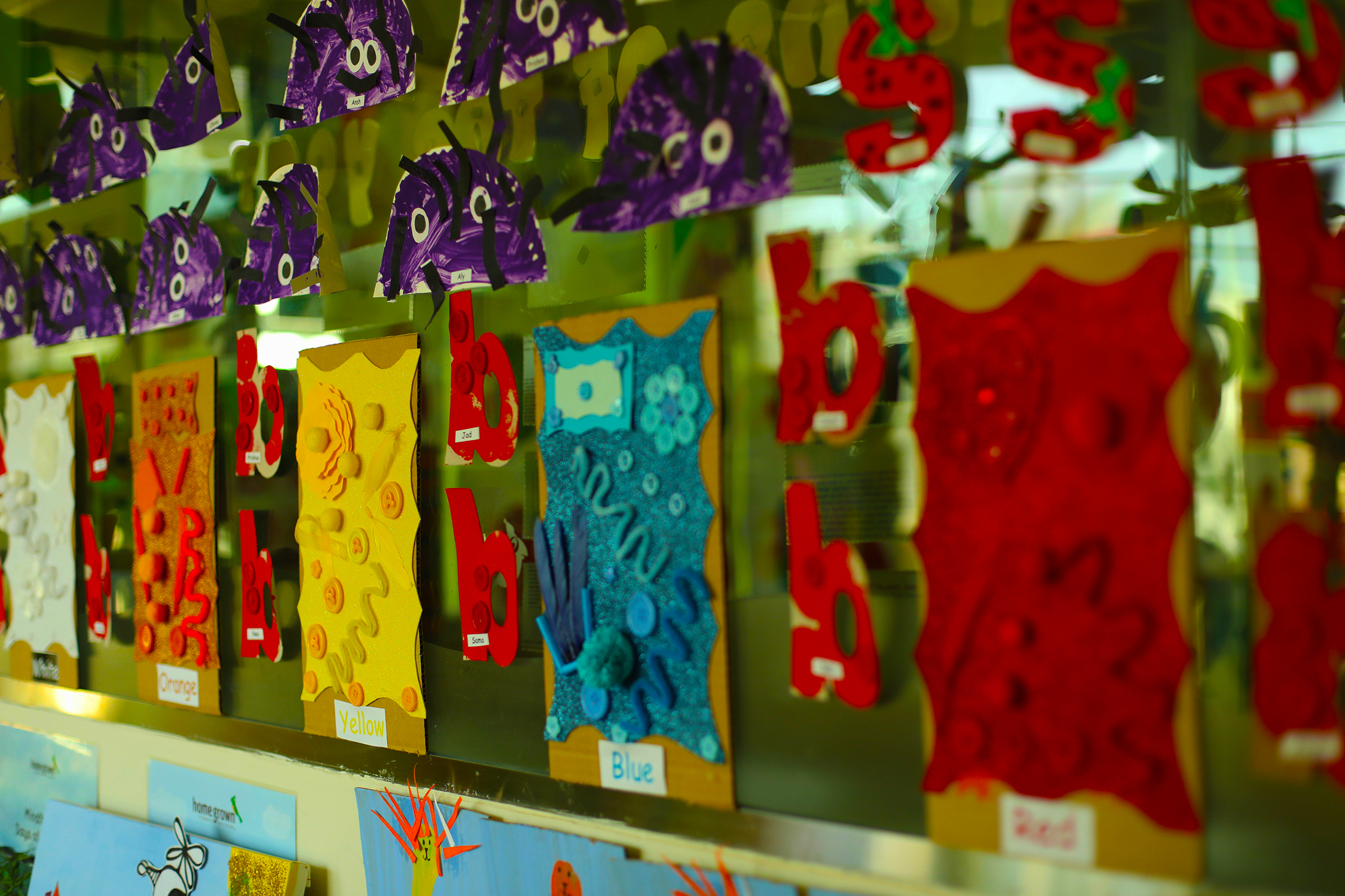 Art at Home Grown Children's Eco Nursery in Dubai. Der Kunstlehrplan basiert auf der Verwendung nachhaltiger Materialien.