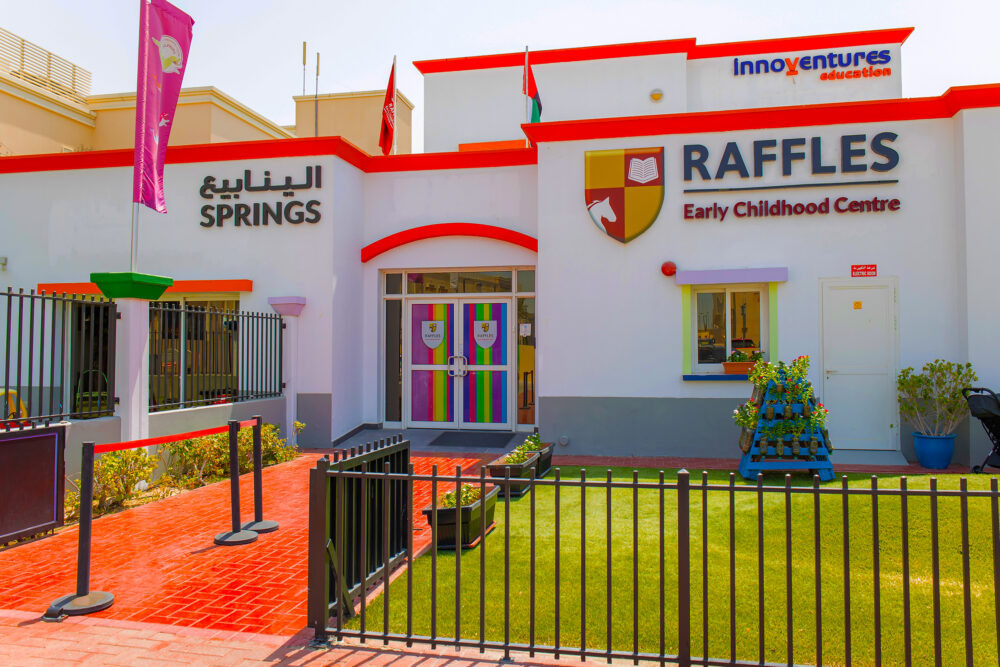 Bewertung des Raffles Early Learning Centre in The Springs Dubai – einem Kindergarten von Innoventures Education, der nach dem britischen Lehrplan EYFS gebaut wurde