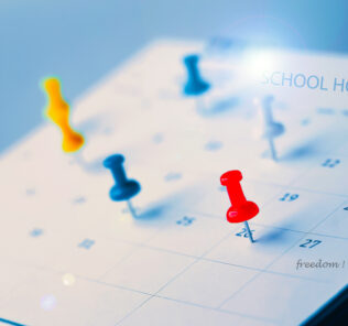 Schulferientermine in den VAE, einschließlich Schulferientermine in Dubai, Schulferientermine in Abu Dhabi und Schulferientermine in Schardscha. Vollständige Informationen zu den Schulferienterminen 2023–2026