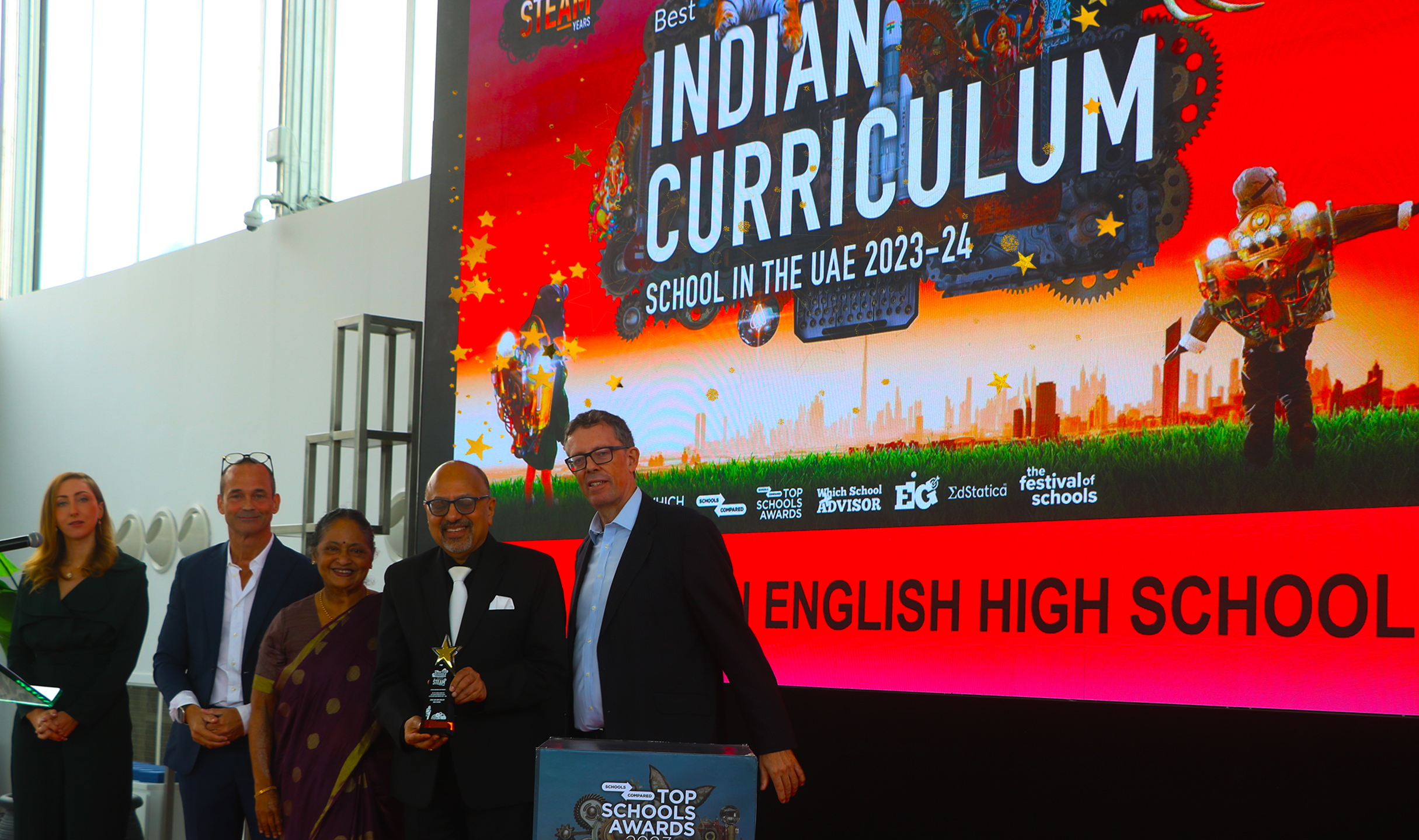 Der Top Schools Award für die beste Schule mit indischem Lehrplan in den Vereinigten Arabischen Emiraten 2024 wurde an GEMS Our Own English High School verliehen.
