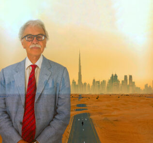 Der Gründer von Brian Johnson, GAJ Architects, gewinnt den Outstanding Contribution to Architecture Award beim The Top Schools Award für die Architektur der Bildungsgeschichte in den Emiraten mit Licht.