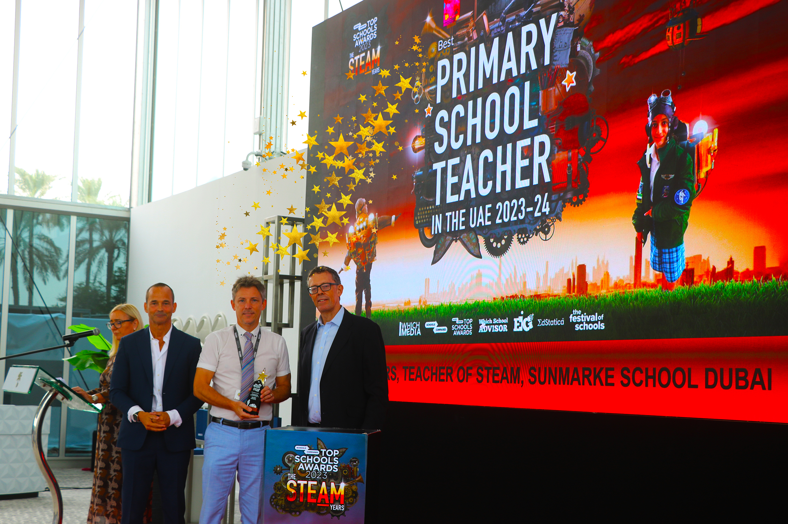 Jamie Summers wurde für seinen außergewöhnlichen Unterricht in STEAM an der Sunmarke School in Dubai mit dem Top Schools Award als bester Grundschullehrer in den Vereinigten Arabischen Emiraten ausgezeichnet