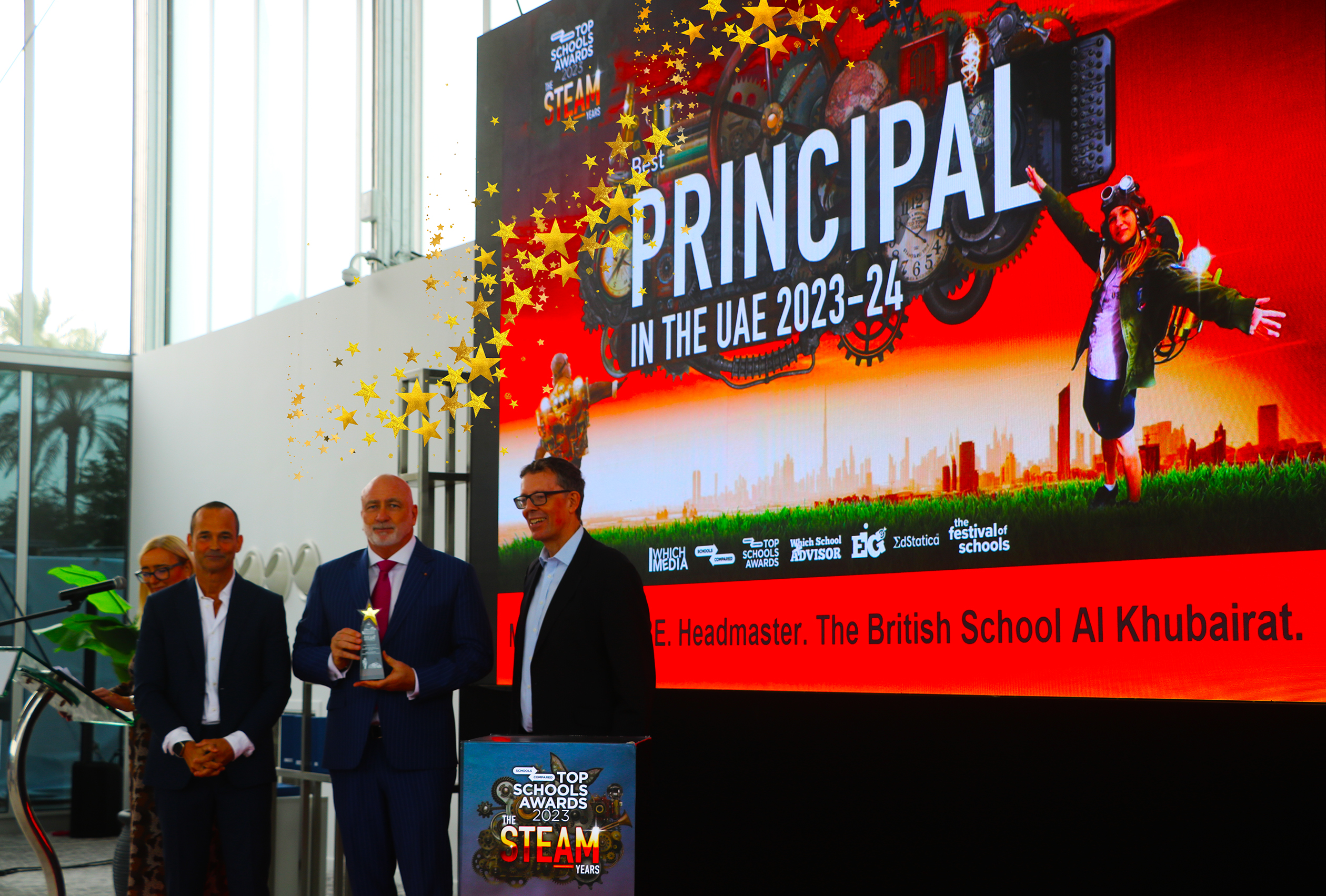 Mark Leppard MBE erhielt bei den Top Schools Awards 2024 die höchste Auszeichnung als bester Schulleiter in den Vereinigten Arabischen Emiraten 2023–2024