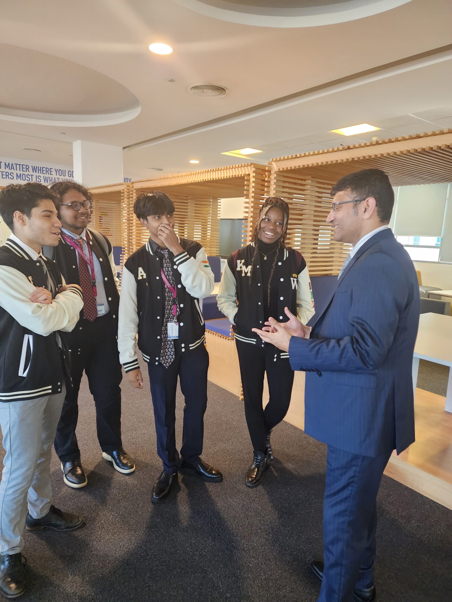 Pictured: Joel Nainie, IB Director of Programmes, GEMS Wellington Academy – Silicon Oasis, discussing the power of the IB with GEMS Education students